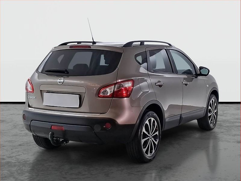 Nissan Qashqai (2013) 1.6, Tempomat, Park. senzory - fotka 5 z 15