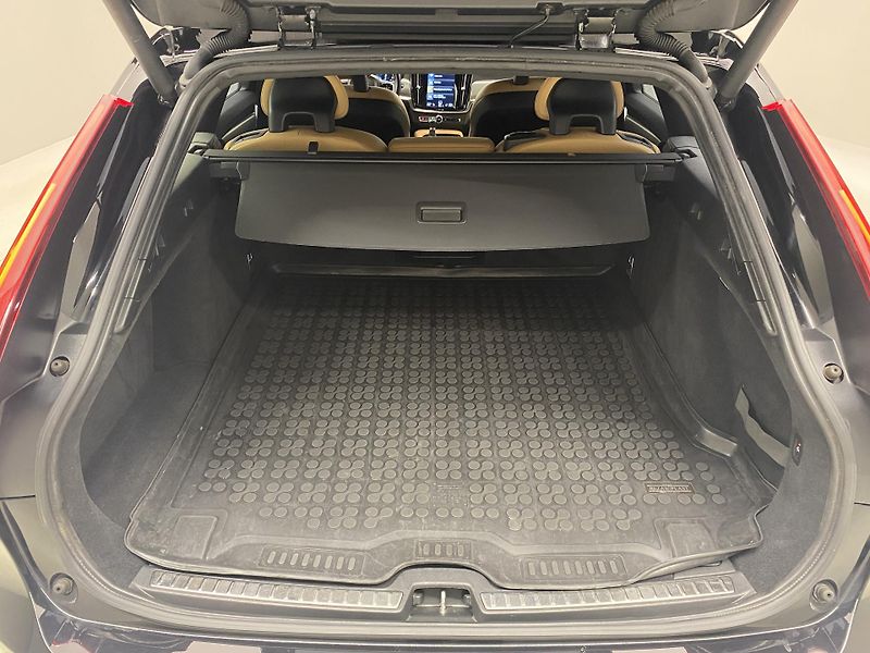 Volvo V90 D4 MOMENTUM AUT  - fotka 6 z 42