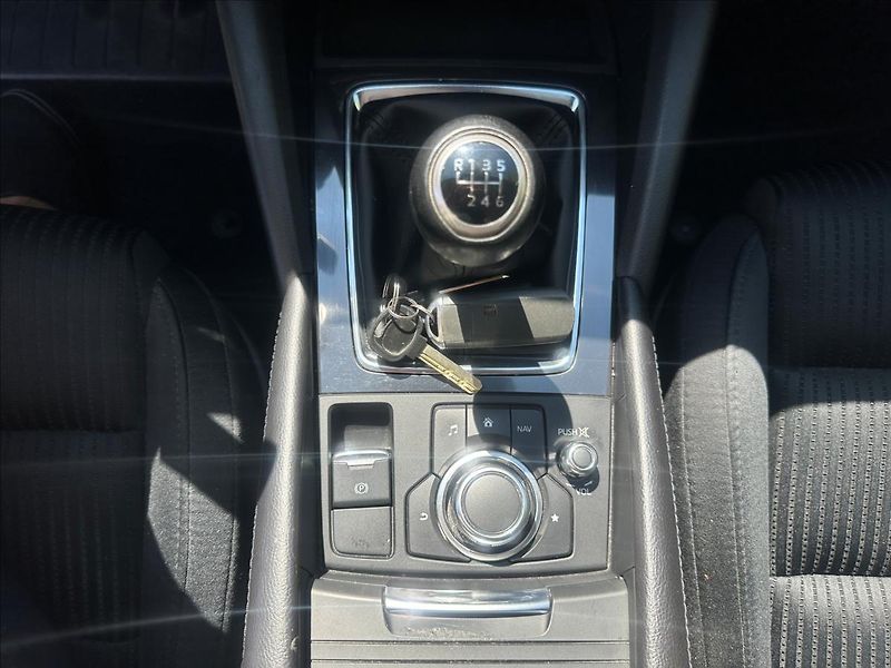 Mazda 6 2,0 SDN 2015 G145k Attraction - fotka 24 z 24