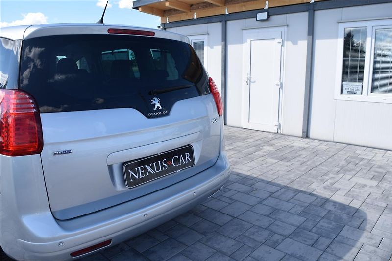 Peugeot 5008 1,6 HDI 88KW AUTOMAT 7MÍST TOP - fotka 12 z 46