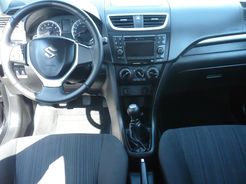 Suzuki Swift 1.2i 66Kw Klima - fotka 10 z 23