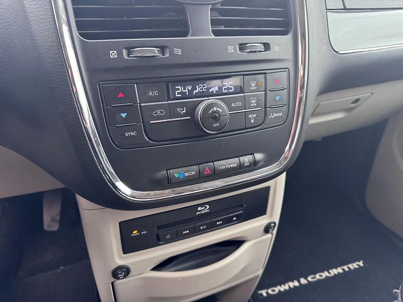 Chrysler Town & Country (2014) 3,6 RT Penta DVD 2014 - fotka 18 z 23