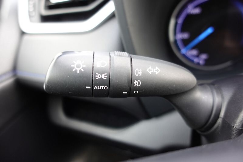 Toyota RAV4 2,5 HEV Selection 4x4 - fotka 28 z 34
