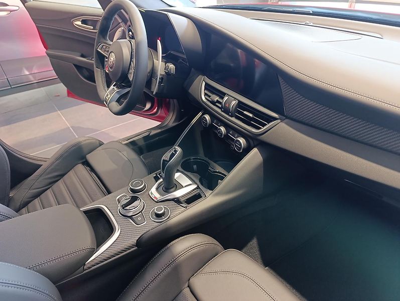 Alfa Romeo Giulia (2026) Quadrifoglio 2.9 V6 Turbo 520K - fotka 31 z 36