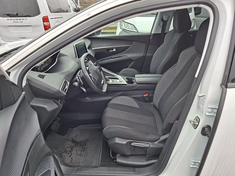 Peugeot 5008 ACTIVE 1,5 BHDI 130k EAT8 - fotka 9 z 24
