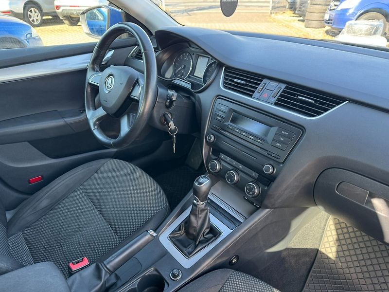 Škoda Octavia (2014) 1,6 TDI 77 KW TAŽNÉ KOLA - fotka 32 z 41