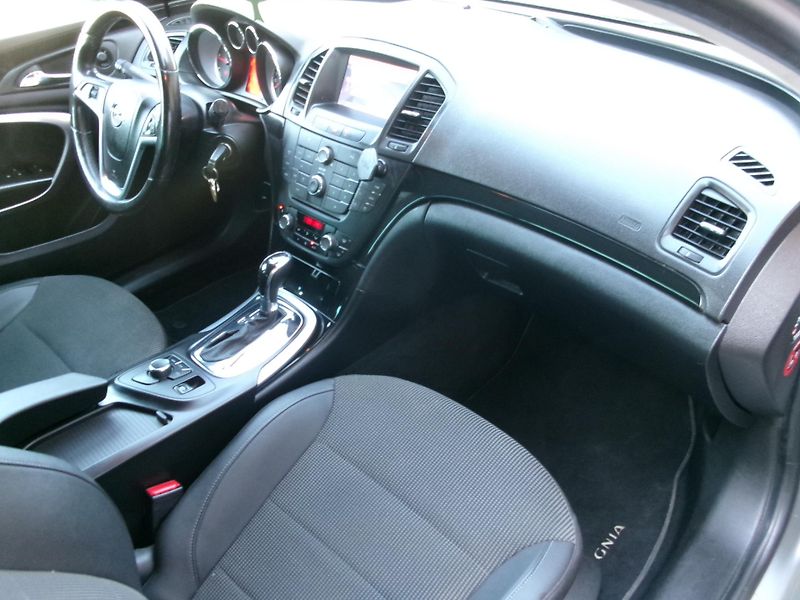 Opel Insignia (2012) 2,0CDTi AC NAVI TEMP AUT - fotka 18 z 28