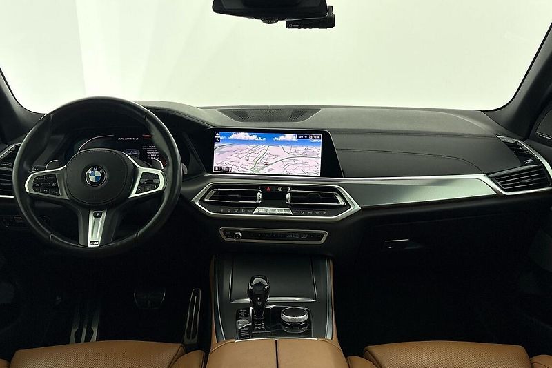 BMW X5 M50d - fotka 16 z 29