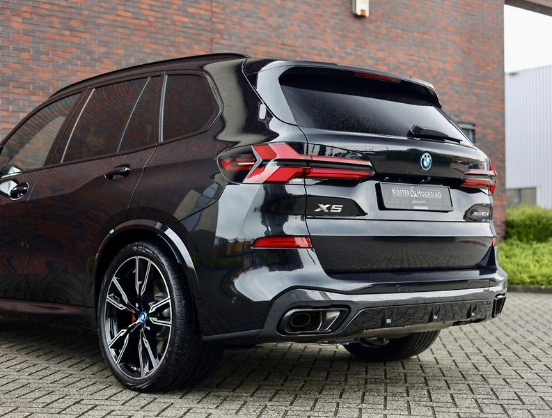 BMW X5 (2025) 50e xDrive M SPORT PRO - fotka 8 z 44