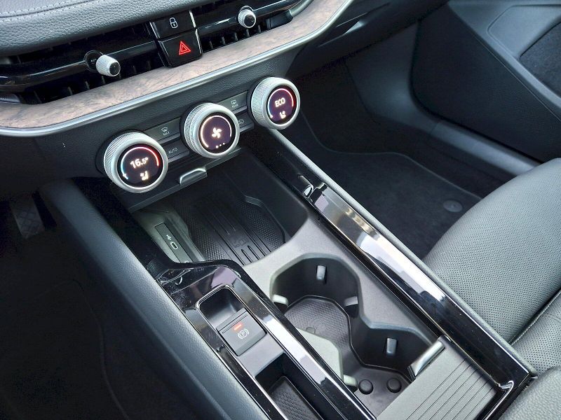 Škoda Superb (2025) Combi iV L&K DSG 1,5TSi 150kW - fotka 29 z 35