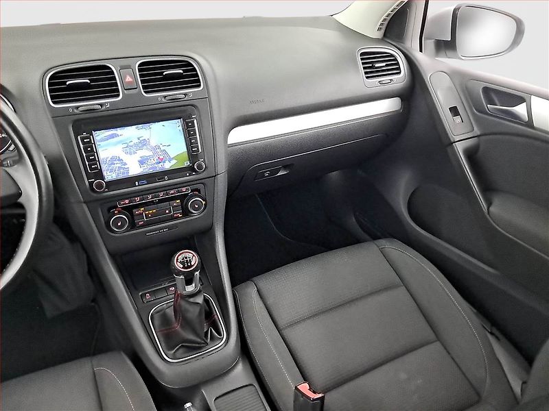 Volkswagen Golf (2010) 1.2 TSI, Navi, Tempomat - fotka 8 z 16