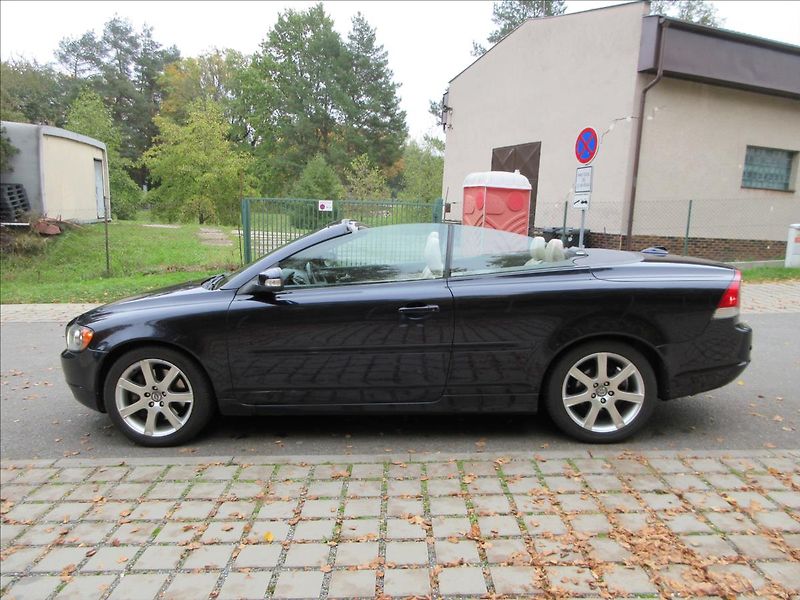 Volvo C70 2,0 D, Navi, Kůže, Xenon - fotka 8 z 28