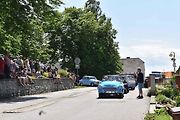 Tradiční závod S kopce do kopce si nenechalo letos ujít na sedm desítek posádek historických automobilů a motocyklů