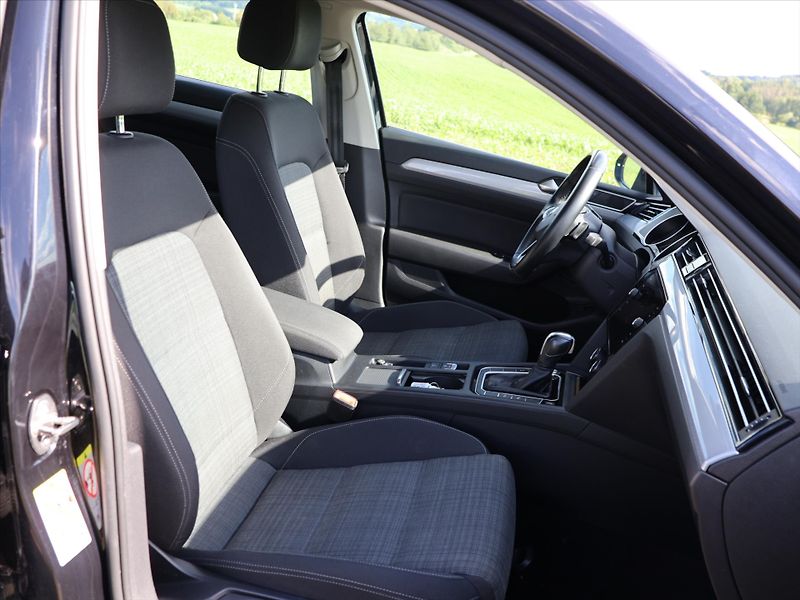 Volkswagen Passat 2,0 TDI 140kW DSG LED Aut.klim - fotka 12 z 34