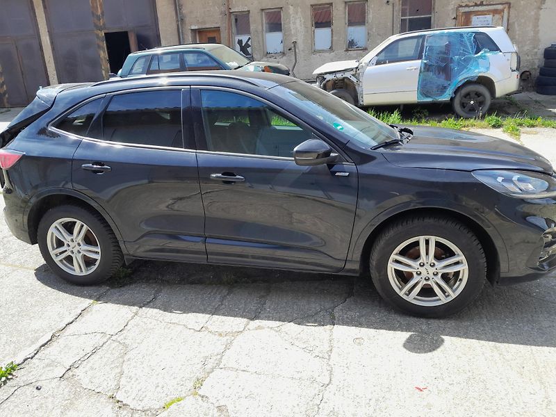 Ford Kuga 2,5 PHVE ST Line - fotka 4 z 17