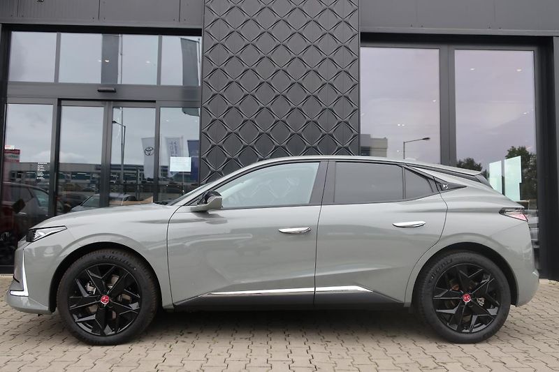 DS Automobiles DS4 (2022) DS 4 PERFORMANCE LINE+ 1.6 - fotka 4 z 10