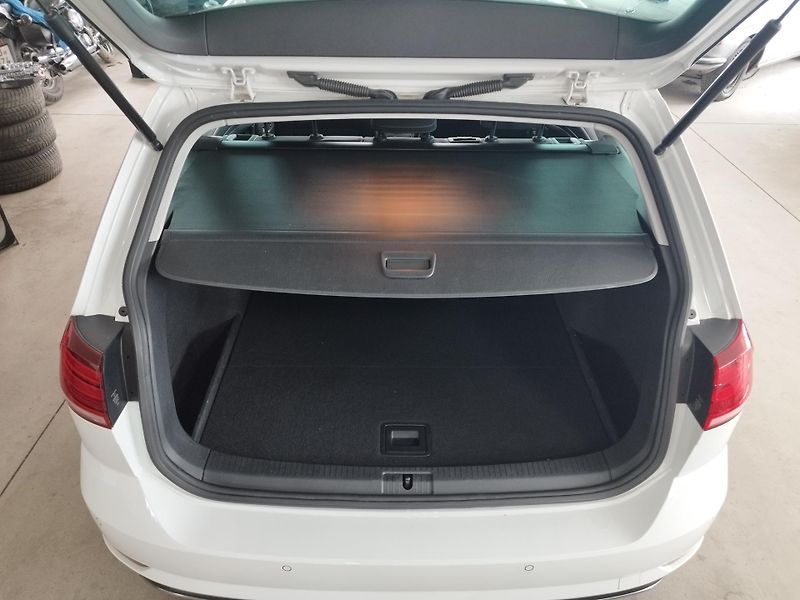 Volkswagen Golf (2017) TSI,92KW,FULL,LED,19ALU,TAŽNÝ - fotka 13 z 39
