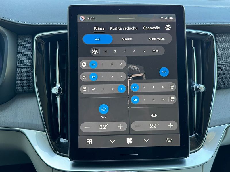 Volvo XC90 PLUS T8, 360°,VZDUCH, VENTILAC - fotka 20 z 23
