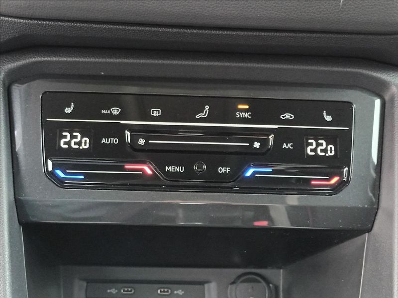 Volkswagen Tiguan 2,0 TDI,147KW,URBAN SPORT,4X4 - fotka 41 z 48