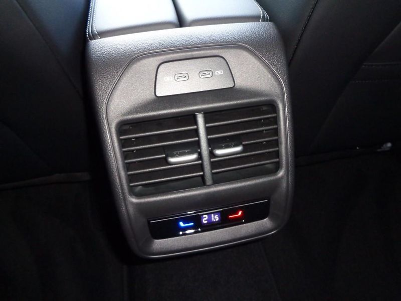 Volkswagen Passat 1,5  eTSI 110 kW mHEV Business - fotka 24 z 30