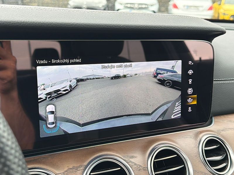 Mercedes-Benz Třídy E E 300de 4MATIC - fotka 32 z 39