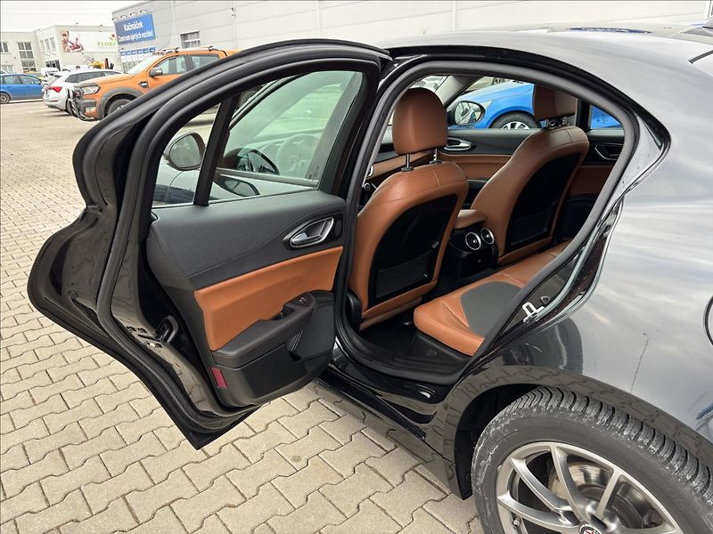 Alfa Romeo Giulia 2,2 JTDm 132kW 180 MT Super - fotka 14 z 37