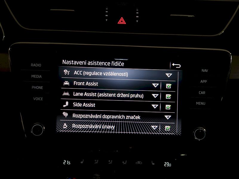 Škoda Superb (2022) STYLE 2.0TSI 140KW DSG - fotka 29 z 40