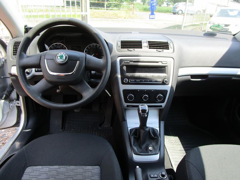 Škoda Octavia 1,6TDI-77KW- KOUPENA v ČR - fotka 10 z 27