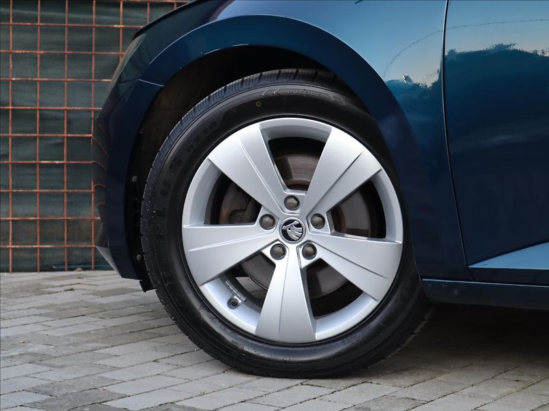 Škoda Superb 2,0 TDi, Kessy, FrontAssist, P - fotka 32 z 40