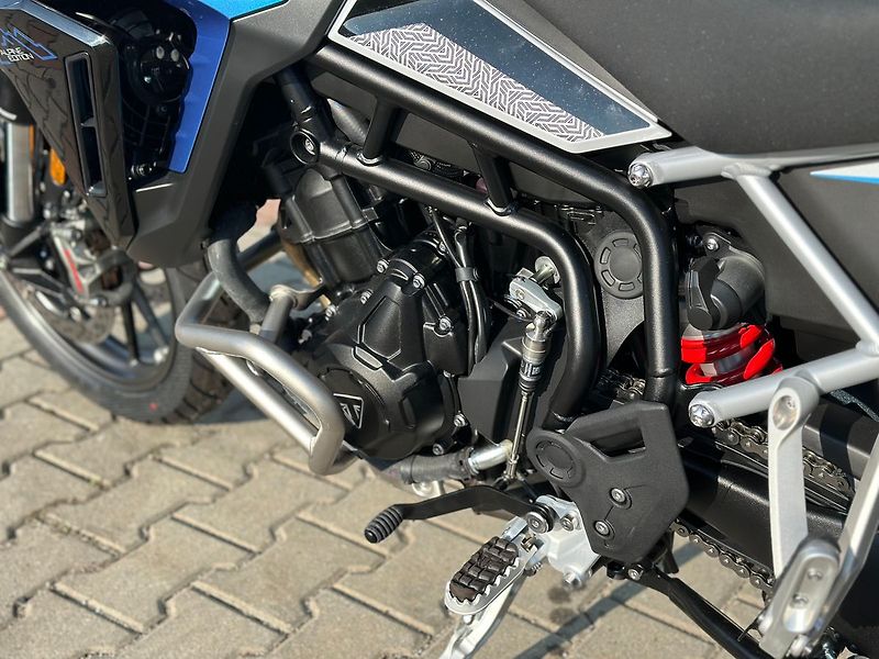Triumph (2026) Tiger 900 Alpine Edition akce - fotka 10 z 10