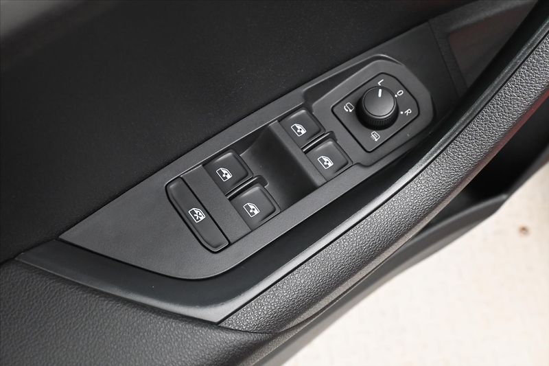 Škoda Karoq 2,0 TDI 110kW 4x4 DSG Ambition - fotka 25 z 30