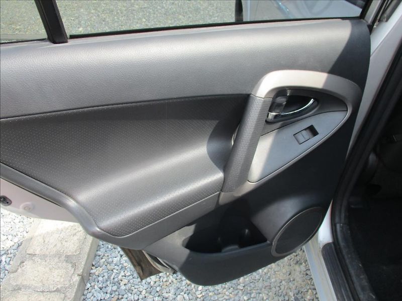 Toyota RAV4 2,2 D, 4x4, aut klima,kamera, - fotka 8 z 22