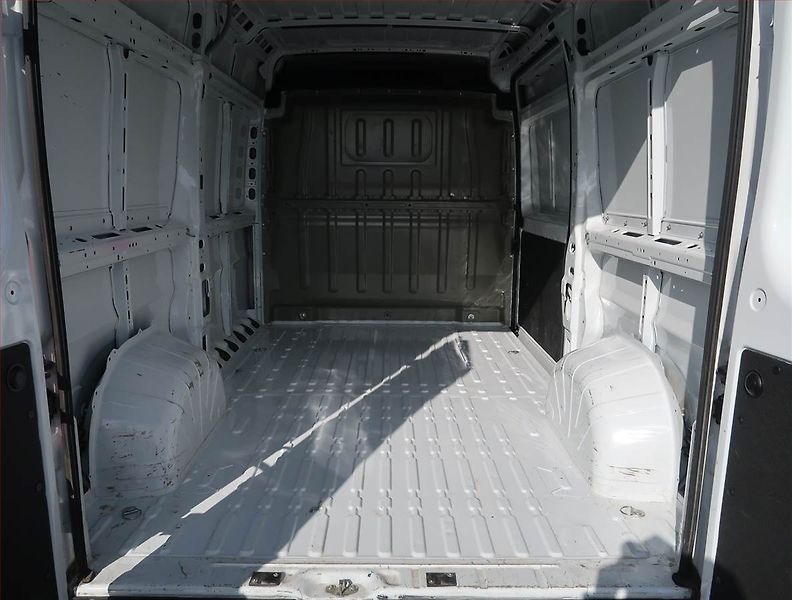 Peugeot Boxer (2024) 2.2 BlueHDi, L2H2, 1.0t, ČR - fotka 10 z 14