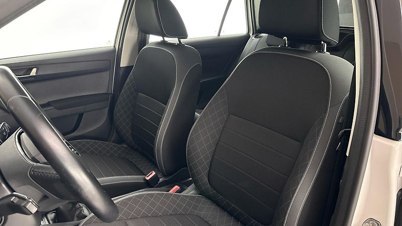 Škoda Fabia 1.0 TSI Ambition Combi - fotka 15 z 23
