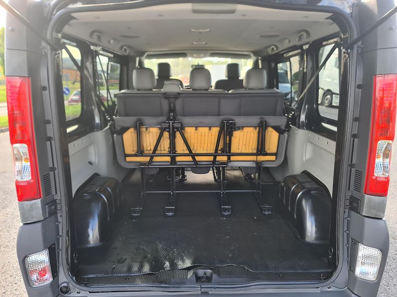 Opel Vivaro (2011) 2.0 CDTi 84-KW 8-MÍST OLOMOUC - fotka 50 z 75