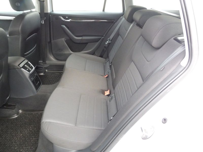 Škoda Octavia (2015) Combi Style Elegance 1,4 TSI C - fotka 19 z 27