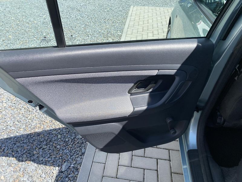 Škoda Fabia 1.4i 63kW-KLIMATIZACE-46 000KM - fotka 23 z 34