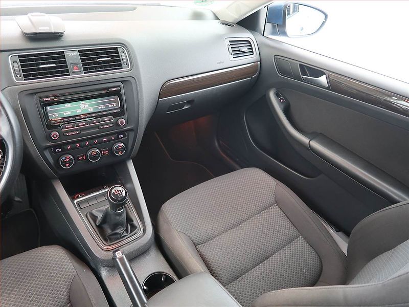 Volkswagen Jetta (2015) 1.2 TSI, Serv.kniha - fotka 8 z 18