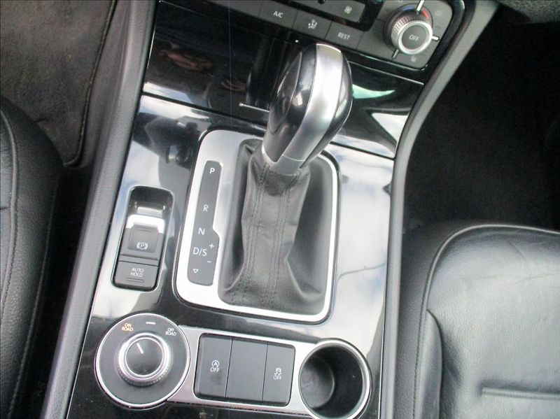 Volkswagen Touareg 3,0 TDI, DSG,servis,el.tažné - fotka 19 z 30