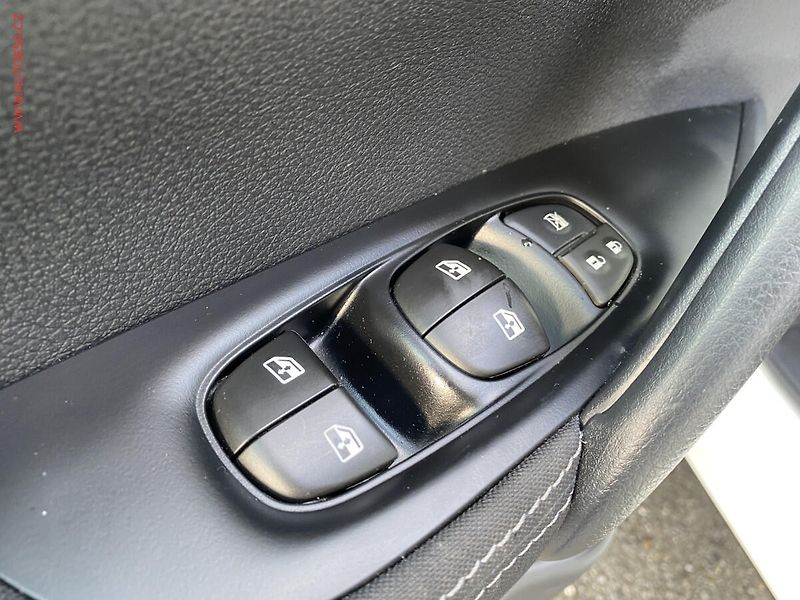 Nissan Qashqai (2021) 1.3 DiG-T, ČR, N-Connecta - fotka 13 z 19