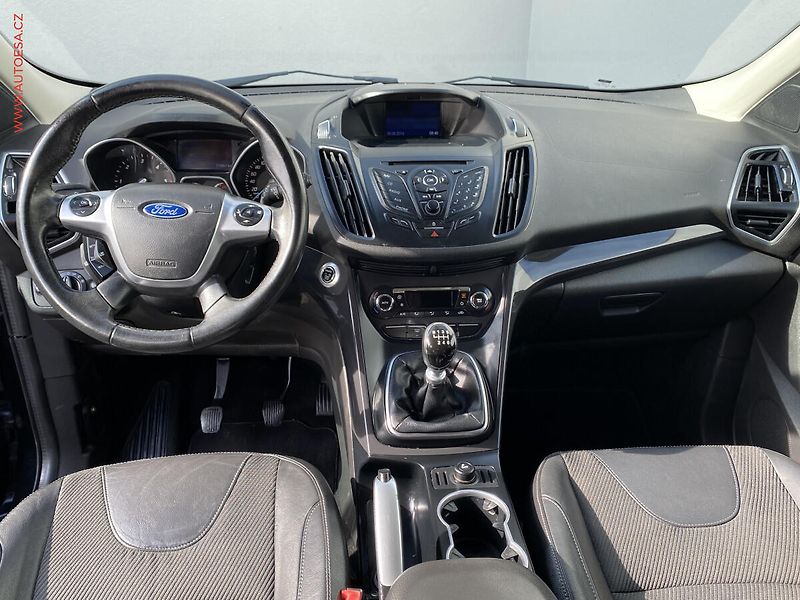 Ford Kuga (2015) 2.0 TDCi, Titanium, navi, TZ - fotka 8 z 16
