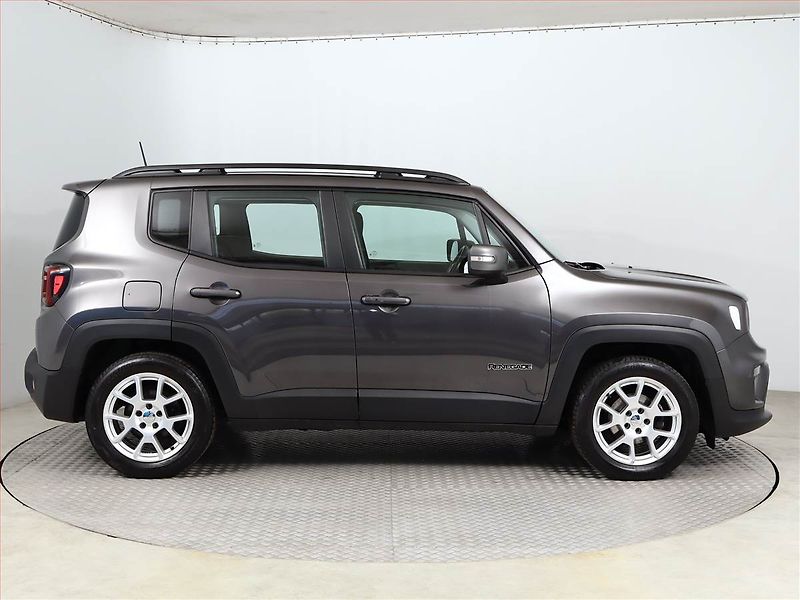 Jeep Renegade (2020) Limited 1.0 T-GDI, ČR,1.maj - fotka 6 z 17