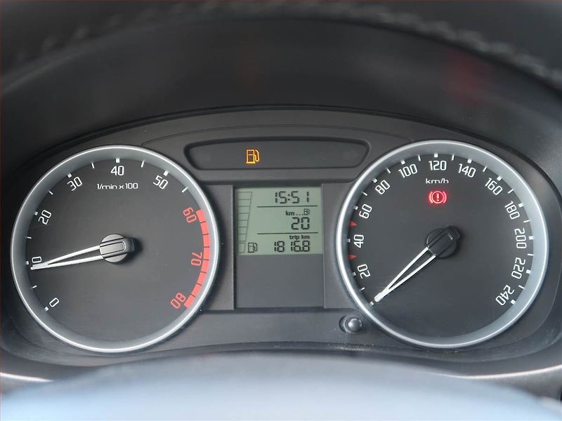 Škoda Fabia (2009) 1.2 12V, nová STK, rezervace - fotka 11 z 17