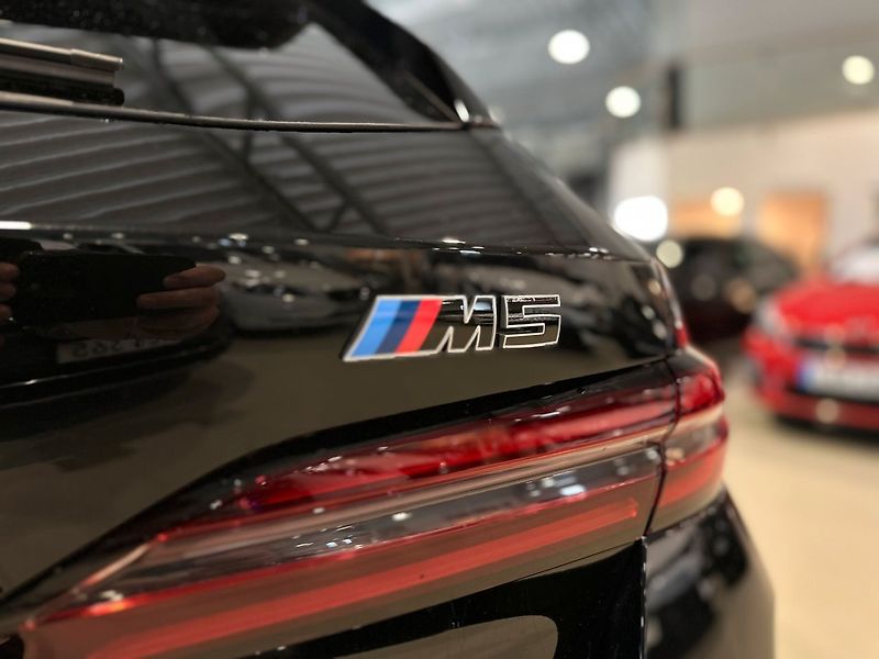 BMW M5 Ultimate Paket B&W Taž - fotka 6 z 17