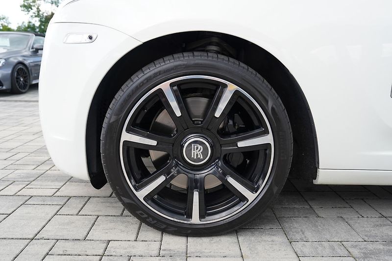 Rolls-Royce Ghost 6.75i V12  570 PS - fotka 44 z 45