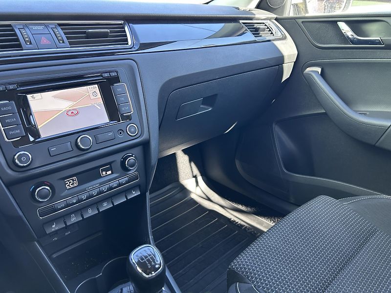Škoda Rapid (2013) 1.2 TSi 77 KW nové rozvody - fotka 22 z 32