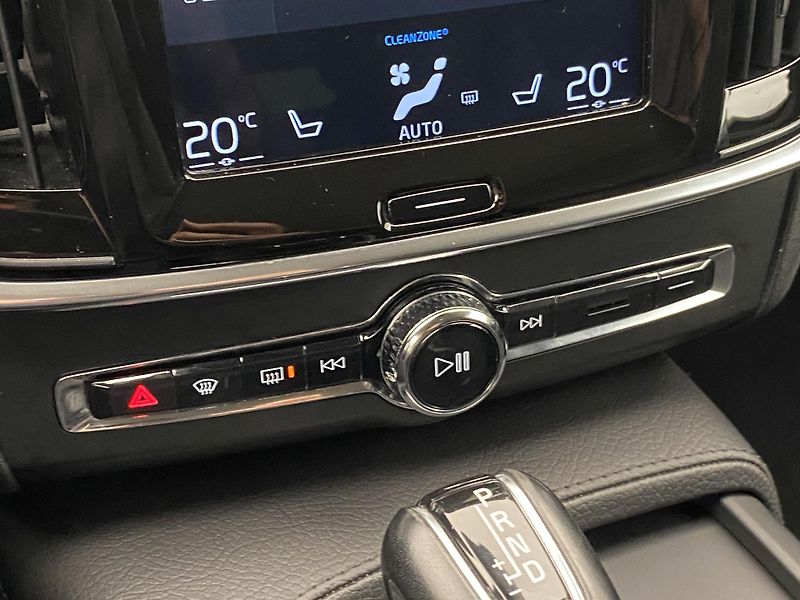 Volvo V90 D4 MOMENTUM AUT  - fotka 27 z 39