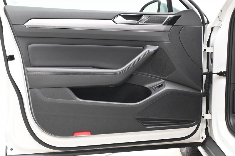 Volkswagen Passat 2,0 TDI 140kW DSG Alltrack 4Mo - fotka 24 z 32