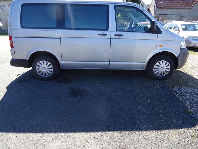 Volkswagen Caravelle 2,5 TDi 96 Kw 9 Míst - fotka 3 z 25