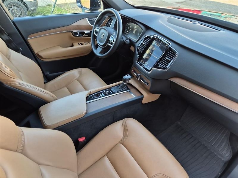 Volvo XC90 2,0 D5 AWD Inscription Auto - fotka 14 z 18